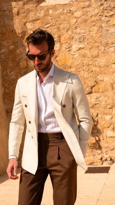 Discover timeless and sophisticated Office Old Money Fashion For Men. Get inspired by 20+ influencer-approved looks to elevate your style in 2024. Italian Men Fashion, Office Old Money, Old Money Fashion, Money Fashion, Classy Outfits Men, Wedding Suits Groom, Men Stylish Dress