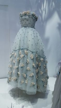 Dior Designer Of Dreams, Queen Elizabeth The Queen Mother, Yves St Laurent, Fashion Museum, Dior Gown, Royal Women, Lea Seydoux, Museum Fashion, Court Dresses