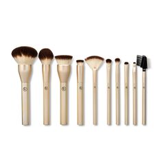 Revamp your getting-ready routine by adding the Essential Collection Complete Makeup Brush Set from Sonia Kashuk™ to your beauty arsenal. Each makeup brush in this 10-piece set is made with soft nylon bristles that let you apply powder and liquid products effortlessly while blending them for an airbrushed finish. Their black metal handles are easy to clean and grip, while the two-tone brown and white brush heads bring a chic look to any countertop or vanity. Whether you're channeling an all-natu Target Makeup, Complete Makeup, Sonia Kashuk, Best Makeup Brushes, Makeup Brush Set Professional, Contour Brush, Professional Makeup Brushes, Eyeliner Brush, Concealer Brush