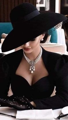 Rebecca Ferguson, Chique Outfits, Outfit Chic, Looks Chic, Beautiful Hats, Elegant Outfit, Fashion Classy