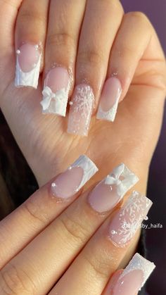 Engagement Nails Ideas Square, Nails Acrylic Initial, Coquette Christmas Nails, Square Acrylic Nails Winter, Short Square Nails Winter, Y2k Christmas Nails, Christmas Square Nails, Square Winter Nails, Winter Nails Square