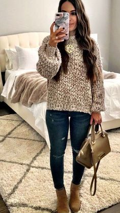 Christmas Outfit Ideas, Black Boots Outfit, Outfit Choices, Elegante Casual, Paris Outfits, Cold Weather Outfits, Holiday Style, Plaid Skirt, Style Mistakes