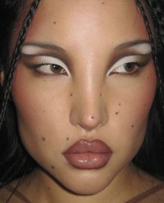 Club Makeup, Y2k Makeup, White Eyeshadow, Cut Crease Makeup, Smokey Eye For Brown Eyes, Brown Makeup, Edgy Makeup, Creative Eye Makeup, Creative Makeup Looks