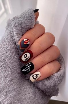 Aesthetic Nails Acrylic Summer, Aesthetic Nails Acrylic, Nails Acrylic Summer, Harry Potter Nails Designs, Potter Nails, Acrylic Nail Designs Classy, Harry Potter Nail Art, Harry Potter Nails, Stile Harry Potter