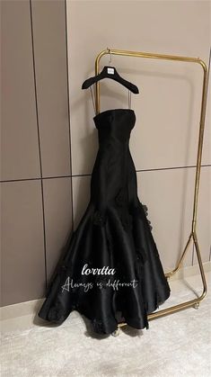 Classy Prom Dresses, Satin Evening Dresses, Looks Party, Prom Dress Inspiration, فستان سهرة, Mermaid Evening Dresses, Black Flowers, 3d Flowers