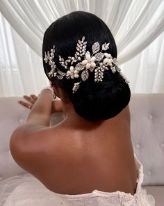 female model wearing winding bridal hair comb with pearl flowers and crystalizing leaf details above an updo Black Brides Hairstyles, Hairstyles Bride, Wedding Bun, Black Wedding Hairstyles, Bridal Hair Inspiration, Crystal Hair Comb, Black Bridal, Hairstyles Updo, Black Bride