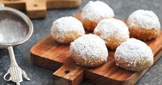 Italian wedding cookies, also known as Biscotti di Nozze, are a classic and elegant treat, perfect for celebrations or as a delightful accompaniment to your afternoon tea or coffee. These cookies are small, round, and buttery, with a melt-in-your-mouth texture, coated in a dusting of powdered sugar that adds to their allure. Camp Desserts, Cranberry Apple Crumble, Hispanic Desserts, Mexican Wedding Cookies Recipes, Hot Breakfast Cereal, Italian Wedding Cookies, Peanut Butter Jelly Time, Mexican Wedding Cookies