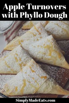 Apple turnovers with powdered sugar and caramel. Phyllo Apple Recipes, Cinnamon Sugar Apples, Turnover Recipes, Apple Turnovers, Filo Pastry, Apple Pie Filling