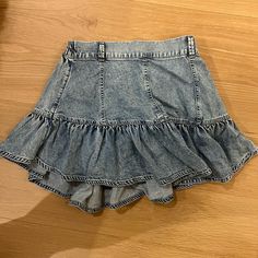 American Eagle Denim Light Wash Skirt Size Medium New With Tags Outfit Themes, Distressed Jean Skirt, Outfit Ideas For Spring, Jean Skirts, Star Clothing, Black Denim Skirt, Digital Closet, Short Denim Skirt, American Eagle Shorts