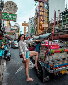 Thailand Travel Photography Bangkok, Phuket Photoshoot Ideas, Bangkok Photoshoot Ideas, Bangkok Picture Ideas, Bangkok Thailand Photo Ideas, Thailand Photoshoot Ideas, Bangkok Thailand Outfit Ideas, Thailand Picture Ideas, Bangkok Photo Ideas