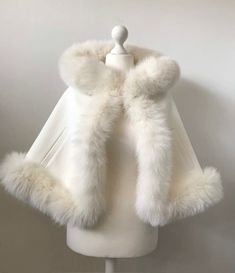 Polar Bear Inspired Outfit, Women Winter Coat, Coat Cape, Fur Coat Fashion, Arctic Fox, Lana Del Ray, Cape Coat, Dolce E Gabbana