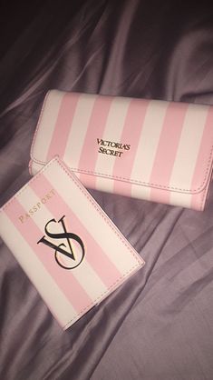 Victoria Secret Accessories, Victoria's Secret Aesthetic, Victoria Secret Bag, Glam Aesthetic, Pink Outfits Victoria Secret, Victoria Secret Fragrances, Pink Lifestyle, Victoria Secret Outfits, Handbag Essentials