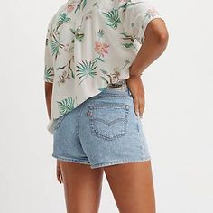 80s Mom Women's Shorts - Light Wash | Levi's® US Levi’s Shorts, Levi Shorts Outfit, 80s Mom, Fashion Decades, Vintage Levi Shorts, Clothing Wishlist, Levi Jean Shorts, Baggy Shorts, Stop Talking