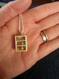 ~märęñå✨~ Tanah Liat, Mini Craft, Book Jewelry, Miniature Crafts, Mini Things, Book Shelf, Diy Schmuck, Girly Jewelry, Bijoux Diy