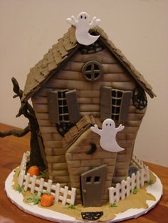 a cake that is shaped like a house