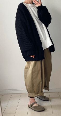 Granola Girl Style, Layers Outfit, Japanese Minimalist Fashion, Outfit Oversize, Minimalist Fashion Men, Advanced Style, Layered Fashion, Fashion Victim