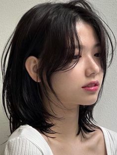 Take your hair game to the next level with these trendy Korean shoulder length hairstyles and haircuts that’ll surely inspire you! Trendy Korean Short Haircut, Different Shoulder Length Haircuts, Haircuts For Medium Hair Side Bangs, Layered Short Hair Korean, Short Layers Women Haircut, Short Haircuts For Asian Hair, Layered Shoulder Length Hair Asian, Kpop Shoulder Length Hair, Short Haircuts Trendy