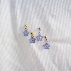 Forget Me Not Studs in Sterling Silver Now that winter is approaching, wouldn't you want to do what you can to keep a hold of summer for a bit longer? With these forgetmenot earrings, you can look like spring all year around! All my floral earrings are handmade using real pressed flowers preserved in resin. 5th photo by ScandiMummy Freetime Activities, Fantasy Earrings, Resin Earring, Small Stud Earrings, Flower Resin, Small Earrings Studs, Funky Jewelry, Jewelry Lookbook, Girly Jewelry