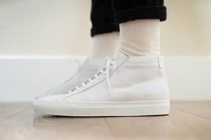 Common Projects Achilles Low, What Shoes To Wear, Common Projects Achilles, Hello Fashion, Minimalist Shoes, Black Trainers, Common Projects, All Black Outfit, White Trainers