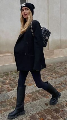 80+ Chic Black Blazer Outfit Ideas For Women: How To Wear A Black Blazer Light Jeans Black Boots Outfit, Winter Day To Night Outfits, Mountain Getaway Outfit Winter, Flat Boots With Dress, Tall Flat Boots Outfit, Boots And Pants Outfit, Long Combat Boots Outfit, Practical Magic Inspired Outfits, Long Black Dress With Boots