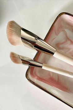 The right brushes make all the difference. The custom design of Liquid Touch Foundation Brush and Liquid Touch Concealer Brush was designed to mimic the shape of your fingertips for seamless blending and streak-free application. 📸: @ydcherie Rare Beauty Brushes Set, Rare Beauty Concealer Brush, Rare Beauty Liquid Touch Weightless Foundation, Foundation Blending Brush, Liquid Foundation Brush, Selena Gomez Makeup, What Makes You Unique, Amazing Makeup, Concealer Brush