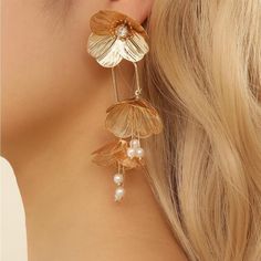 Zara Floral Drop Earrings In Gold Hardware New (Boutique Packaging). A181 **Let Me Know If You Like To Bundle With Another Listing! **I Always Accept Reasonable Offers Cute Earrings Cute Jewelry Dainty Jewelry Summer Vacation Cute Outfits Trendy Jewelry Formal Jewelry Wedding Earrings Lovers Gift Holiday Gift Gift For Her Tags : Anthro Anthropologie Free People We The Free Zara Zara Jewelry Lili Pulitzer Kendra Scott 8 Other Reasons Lili Clasps For Love And Lemons Ettika Shashi Natalie B Jewelry Alloy Earrings, Hanging Earrings, Flower Earrings Studs, Metal Flowers, Large Earrings, Flower Studs, Gold Drop Earrings, Floral Earrings, Fringe Earrings