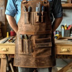 🔨 Meet the Leather Carpenter's Apron: the epitome of craftsmanship and functionality for the modern woodworker! Handcrafted with care and precision, our apron is designed to withstand the rigors of the workshop while exuding timeless style. Organisation, Craftsman Workshop, Carpenter Apron, Tailor Workshop, Leather Tool Roll, Woodworking Apron, Leather Working Projects, Tool Apron, Barber Apron