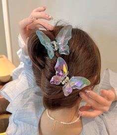 Beer For Hair, Blue Hair Accessories, Peinados Fáciles Para Cabello Corto, Claw Hair Clips, Butterfly Hair, Very Long Hair, Beauty Saloon