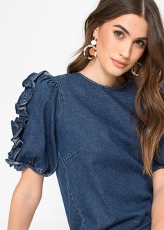 Vestido vaquero con mangas de volantes y cremallera. Vestido vaquero con cierre con cremallera en la parte trasera. Largo de 90 cm aprox. en talla 36/38. Open Shoulder, Shoulder Top, Open Shoulder Tops, Ruffle Blouse, Sewing, Women's Top