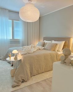 minimal bedroom minimal white bedroom minimalist bedroom minimalist white bedroom white bedroom cozy bedroom cozy white bedroom elegant bedroom elegant white bedroom Home Decor Ideas Bedroom, Beige Room, White Room Decor, Decor Ideas Bedroom, Classy Bedroom, Kitchen Home Decor, Redecorate Bedroom, Dream House Rooms, Cozy Room Decor