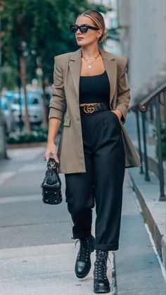 40s Mode, Mode Casual, Stylish Work Outfits, Looks Chic, Blazer Outfits, Business Casual Outfits, Mode Inspiration, Winter Fashion Outfits, Outfits Casuales