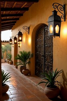 Spanish Garden Hacienda Style, Small Hacienda Style Homes, Mexican Villa House, Mexican Houses Interior, Mexican Hacienda Floor Plans, Mexican House Exterior, Hacienda Style Homes Interiors, Old Mexican House, Hacienda Style Homes Mexican