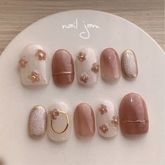 Fall Nails Asian, Korean Autumn Nails, Nail Stickers Designs Ideas, Spring Nail Art Designs, Nail Art Inspo, Feather Nails, Country Nails, Velvet Nails, Gel Toe Nails