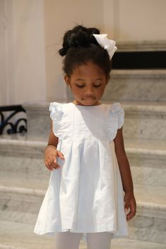 Ceremonial dress in blue linen. Its interior is doubled to be worn both in autumn and summer. 100% flax Spring Linen Baptism Dress, White Linen Baptism Dress, Linen Baby Dress, White Cotton Baptism Dress With Broderie Anglaise, Linen Summer Dress Kids, Dress Outfits, Girl Outfits, Dresses, Blue