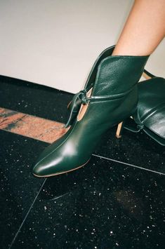 Low Cut Ankle Boots, Stiletto Ankle Boots, Pencil Heels, Creative Shoes, Boots Vintage, Pointed Heels, Green Vintage, Pointed Toe Heels, Shoe Game