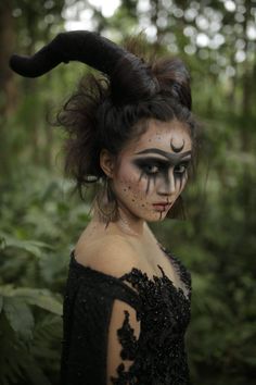 Fantasy Witch Makeup, Dark Witch Halloween Makeup, Garden Witch Makeup, Dark Fairy Halloween Costumes, Evil Fairy Costume, Dark Fae Costume, Pagan Makeup, Scary Witch Makeup, Dark Fairy Makeup