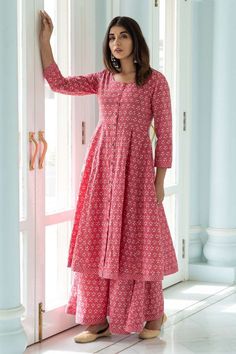 Pink Floral Sharara, Cotton Floral Dress Designs, Pink Dress Design Style, Cotton Jaipuri Print Kurti Designs, Simple Cotton Anarkali Dress, Cotton Sarara With Kurti, Cotton Frock Kurti Designs, Pink Cotton Kurti Design, Cotton Dresses Pattern