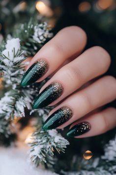 Christmas Glitter Nails, Birthday Nails Ideas, Grunge Christmas, Chic Minimalist Style, Birthday Nail Designs, Bat Nails, Christmas Nail Ideas, Marble Nail Designs, December Nails