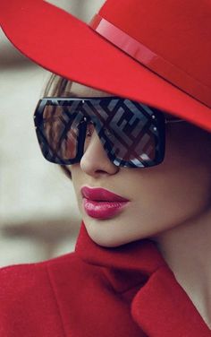 Oversized Glasses, Women Hats Fashion, Sunglasses Women Oversized, Oversize Fashion, Red Hat, Red Hats, Square Sunglasses Women, Hat Fashion, Lady In Red