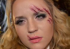 Injury Makeup, Wound Makeup, Scar Makeup, College Makeup, 1920s Makeup, Halloween Make-up Looks, Make Up Designs, Vampire Makeup, Studio Makeup