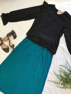 Teal Skirt, Spring Skirts, Maxi Skirt, Bell Sleeve Top, Open Shoulder Tops, Elastic Waist, Fashion Outfits, Elastic