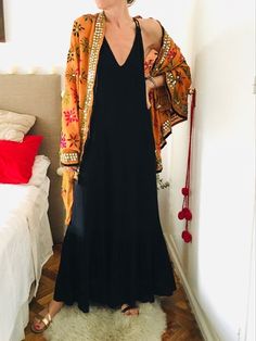 Therapist Attire, Boho Grunge Outfits, Long Kimono Outfit, Boho Queen, Boho Inspo, Kimono Outfit, 70s Inspired Fashion, Bohemian Style Clothing, Black Dress Outfits