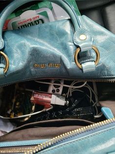 Messy Bag Aesthetic, Blue Bag Aesthetic, Mode Dope, Miu Miu Bag, What In My Bag, Inside Bag, Girls Girl, Bags Aesthetic