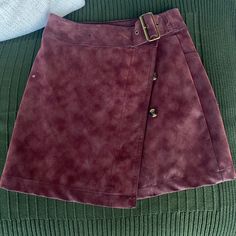 Coating: 100% Polyurethane Base: 100% Viscose Lining: 100% Viscose It Fits Extra Small To Small. Chic Burgundy Mini Skirt, Chic Burgundy Skirt, Chic Burgundy Skirt For Night Out, White Eyelet Skirt, Velvet Pleated Skirt, Pleated Tulle Skirt, Cream Skirt, Red Pear, Eyelet Skirt