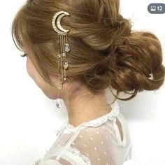 New Fashion Crystal Rhinestone Moon Hairclip Features: Alloy Metal 12cm Size Cute And Trendy Choose From Silver Tone, Gold Tone, Or Rose Gold Tone Colors Ships Same Or Next Day, Bundle To Save! Crystal Hair Clips, Vintage Hair Clips, Vintage Moon, Crystal Hair Pins, Moon Crystal, Style Japonais, Outfit Trends, Bridal Hair Pins, Hair Accessories Jewelry