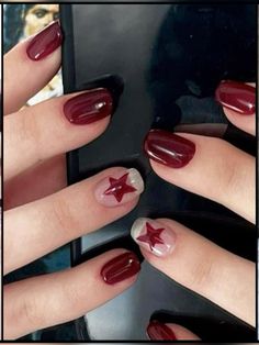 Nail Designs With Qtip, Star Grunge Nails, Short Nail Grunge, Nails To Paint Yourself, Grunge Nails Inspo Aesthetic, Red Nail Designs Natural Nails, Gel Nails Unique, Easy Nail Art Spring, Asian Gel Nail Art