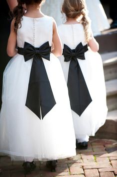 black bow white flower girl dresses Dresses With Bow, Black Flower Girl Dress, Black And White Wedding Theme, White Wedding Theme, White Flower Girl Dresses, Black White Wedding, White Wedding Flowers, Black Tie Wedding