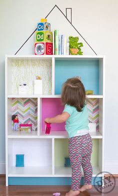 IKEA TOY STORAGE HACKS - Billy bookcase dolly house / keep your kids toys tidy with these amazing toy storage hacks using IKEA furniture Grillo Designs Ikea Dolls House, Toy Organizer Ikea, Ikea Kids Storage, Ikea Billy Hack, Ikea Toy Storage, Bookcase Hack, Ikea Toys, Ikea Kids Room, Billy Bookcase Hack