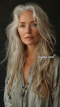 Dimensional Beauty: Stunning Blonde Hair with Lowlights Ideas Hair Color Guide, Grey Hair Looks, Womens Haircuts Medium, Stylish Haircuts, Have Inspiration, Haircut For Older Women, Grey Hair Color, Embrace Change, Aging Gracefully