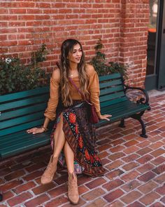 Chic Boho Outfits, Bohemian Fall Outfits, Bohemian Fall Fashion, Boho Fall Outfits, Sweet Heart Neckline, 2024 Wardrobe, Fashion Hippie, Hipster Women, Maxi Skirt Style